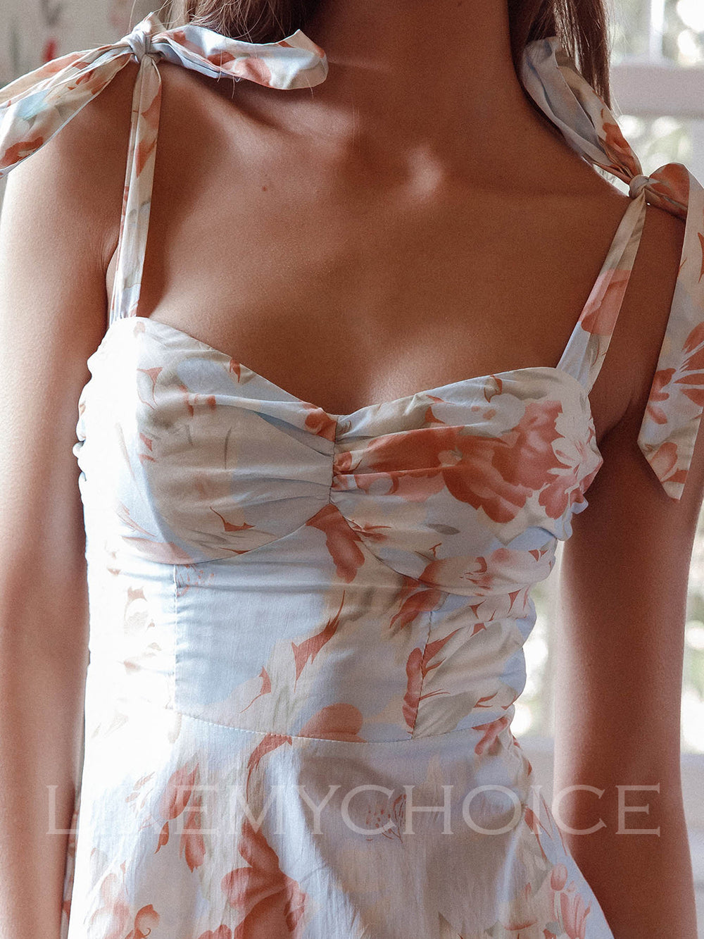 Λουλουδάτο φόρεμα με δεμένο μπιζέλι ώμου