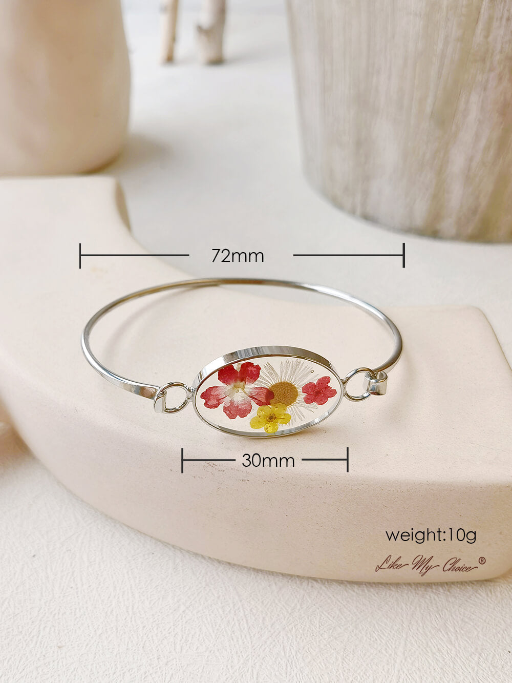 Handgefertigtes verstellbares Armband mit getrockneten Blumen aus Kunstharz