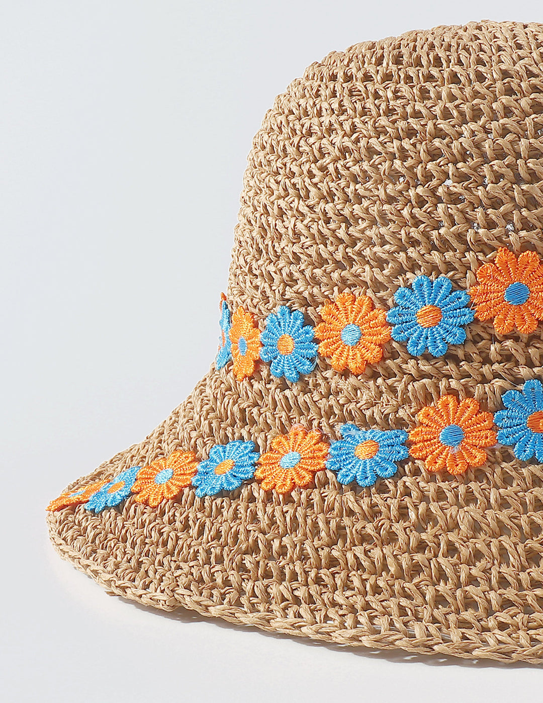 Sombrero de pescador cruzado floral bordado