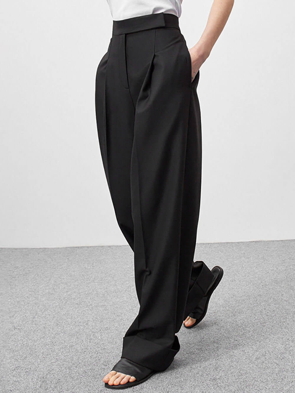Pantalon large noir à taille haute et longueur au sol