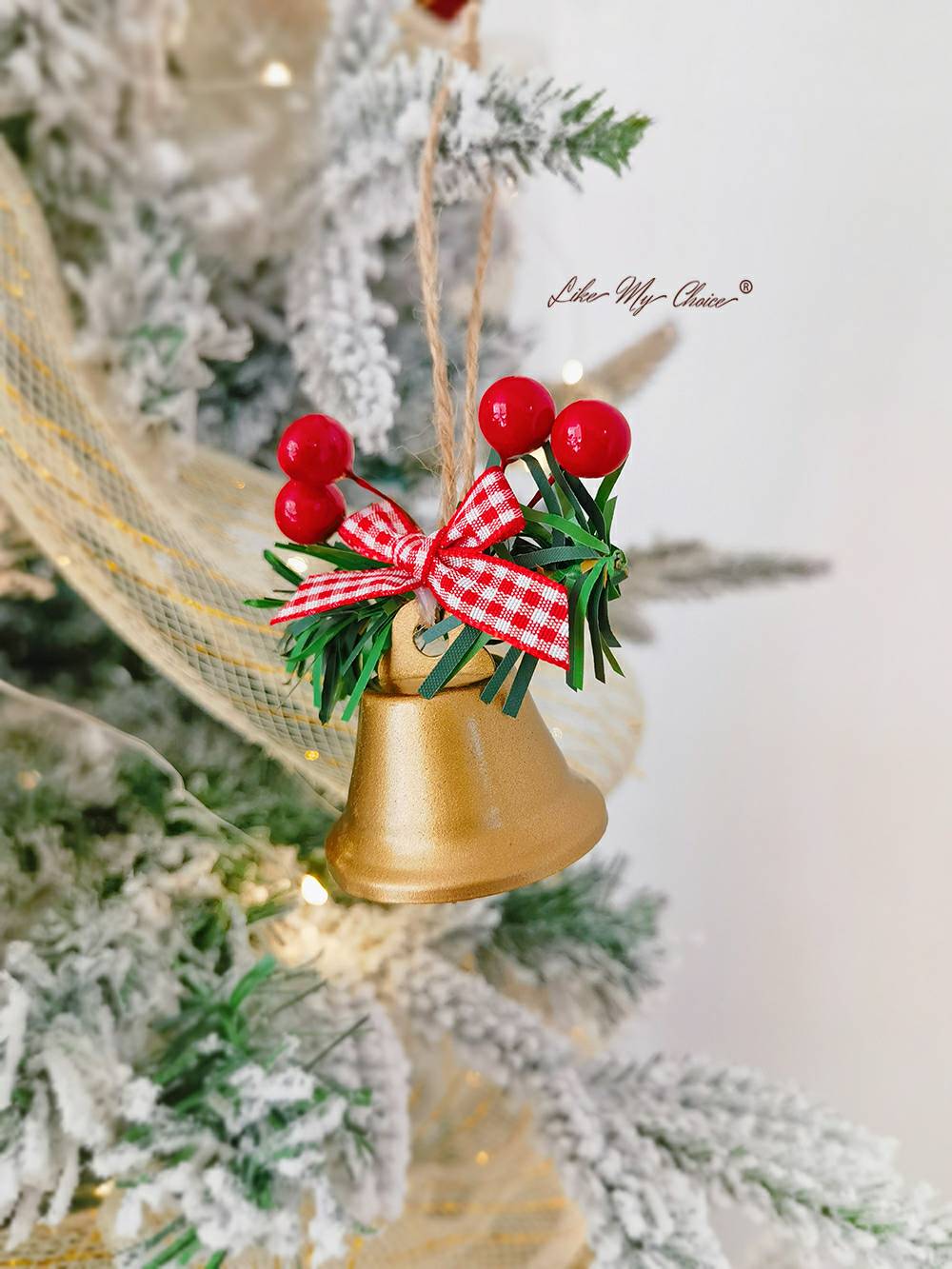 Ciondolo con campana a forma di fiocco di neve a cinque stelle con bacche dell'albero di Natale
