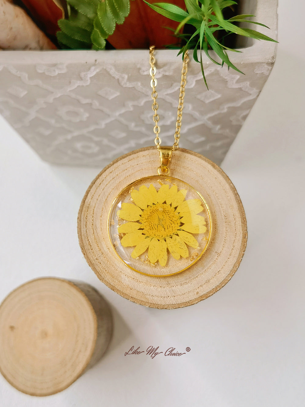 樹脂植物ネックレス: 黄色の菊ペンダント