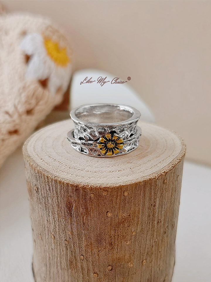 Vintage pierścionek z kwiatem stokrotki