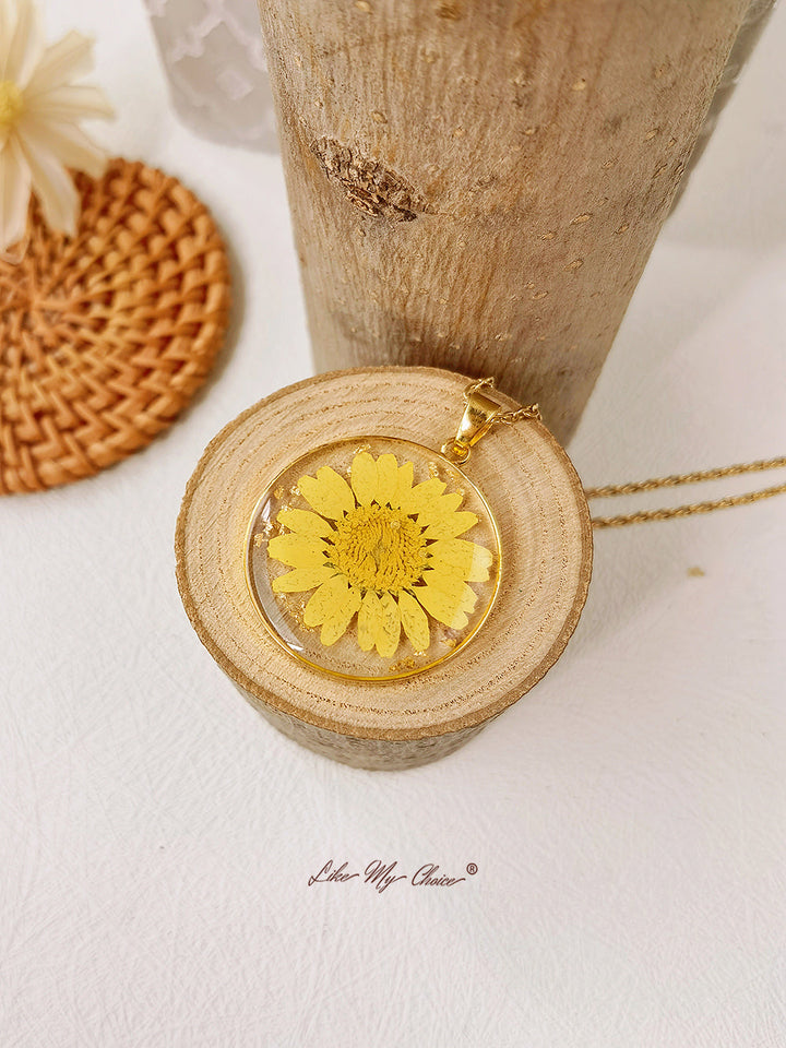 Harz-Pflanzen-Halskette: Gelber Chrysanthemen-Anhänger