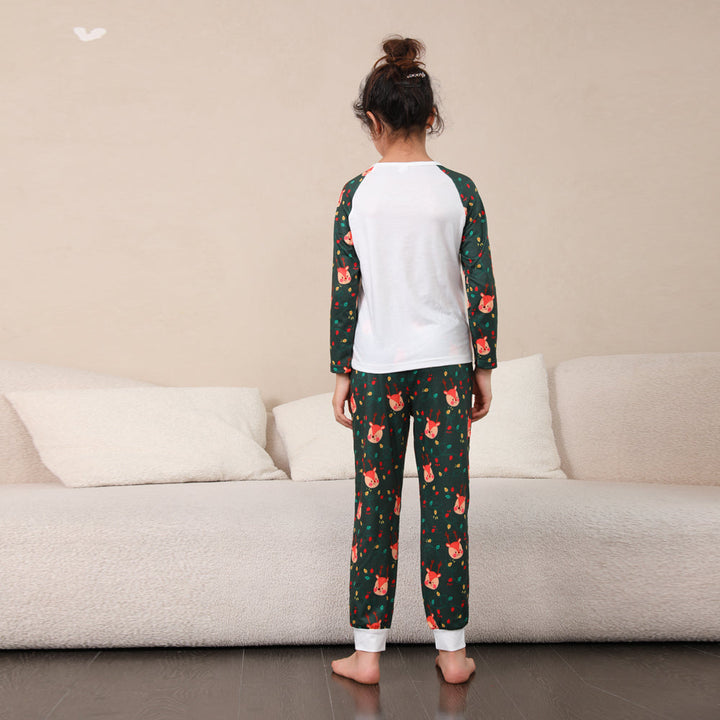 Kleurrijke herten, perfect bijpassende pyjamasets