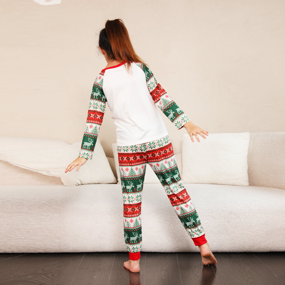 Ensembles de pyjamas assortis avec éléments de Noël