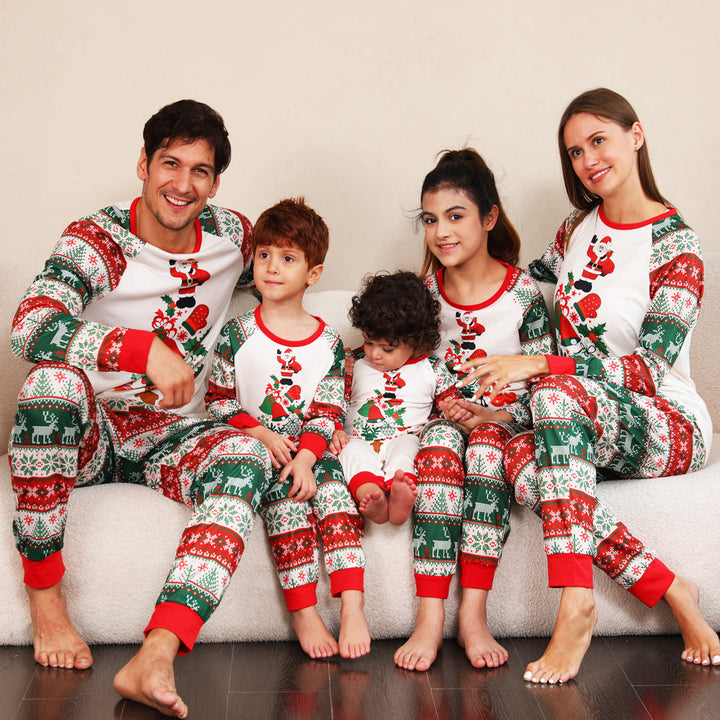 Ensembles de pyjamas assortis avec éléments de Noël