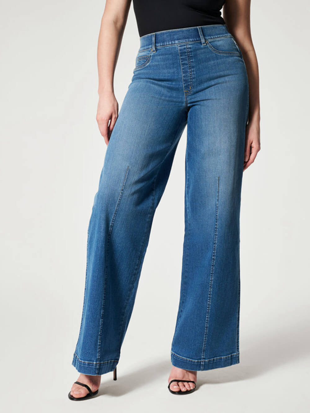 Jeans mit weitem Bein und mittelhohem Bund