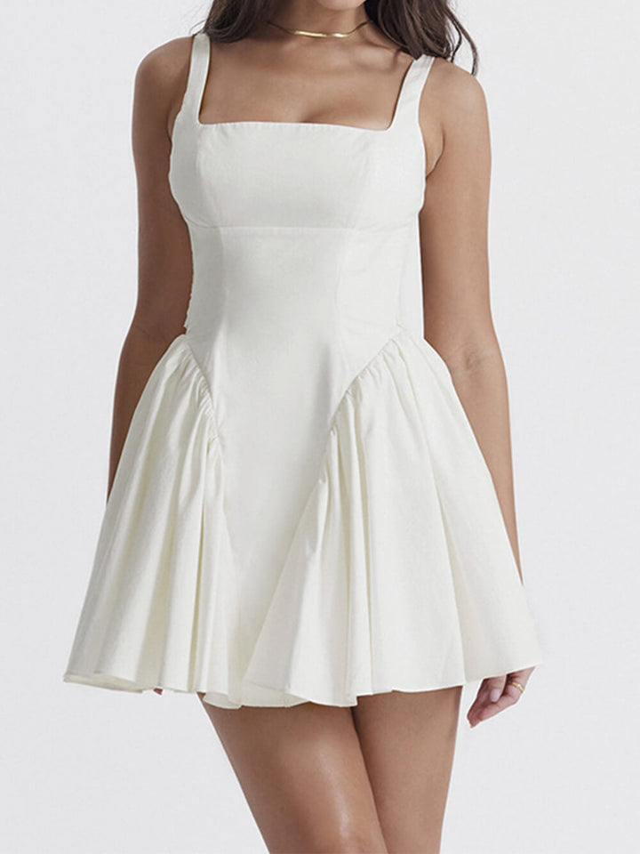 Sukienka mini w jednolitym kolorze, w uroczym stylu