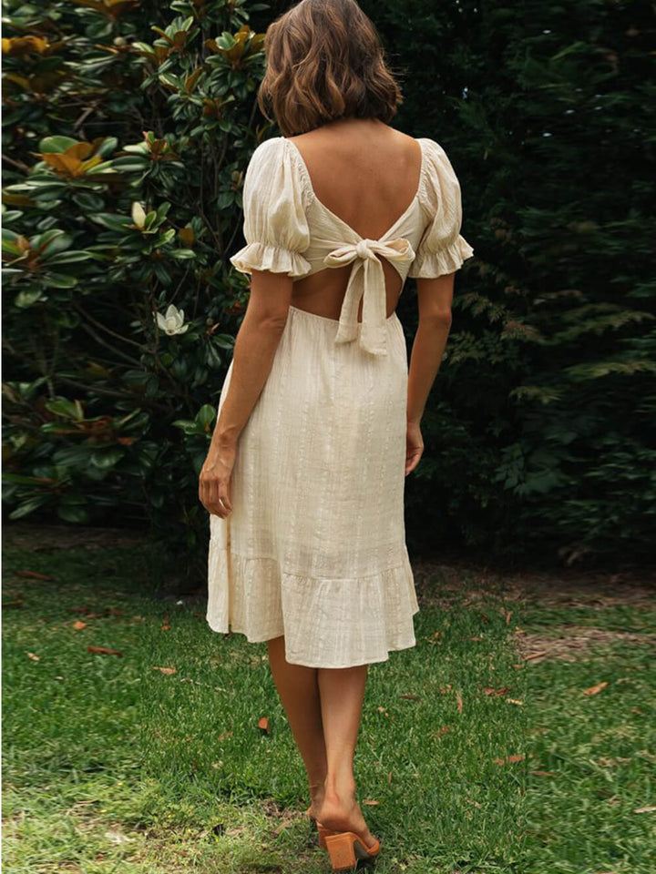 Elegancka duszpasterska sukienka midi w jednolitym kolorze