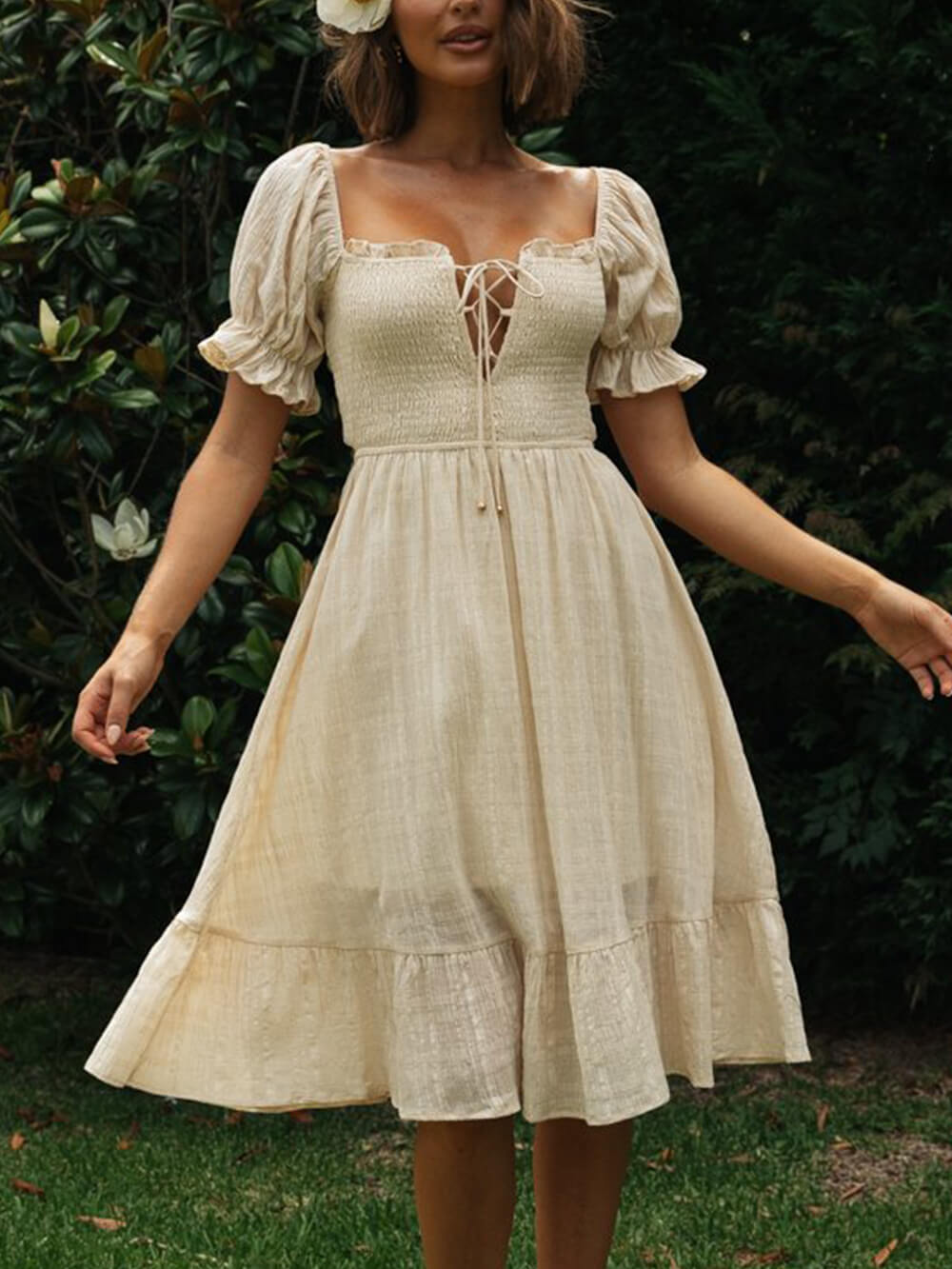 Elegancka duszpasterska sukienka midi w jednolitym kolorze