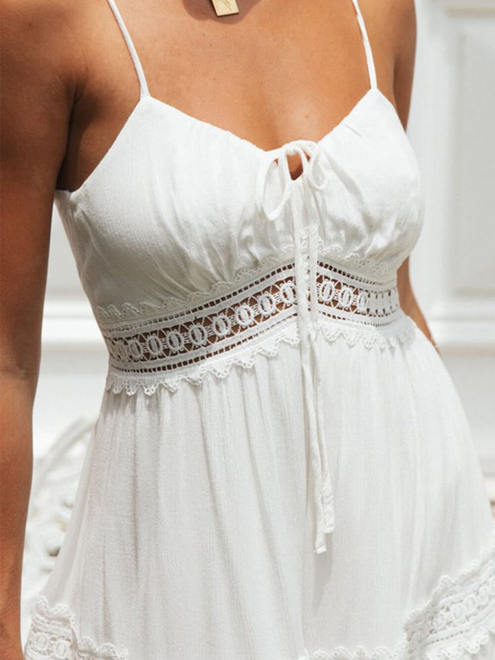 Sukienka midi z koronką w jednolitym kolorze