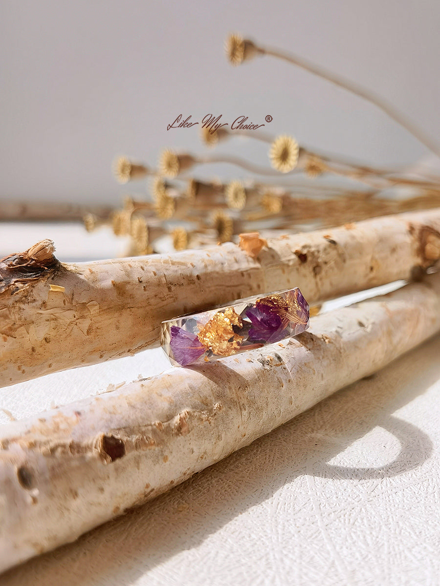 Anillo de resina con incrustaciones de flores secas hecho a mano, hoja de oro, púrpura