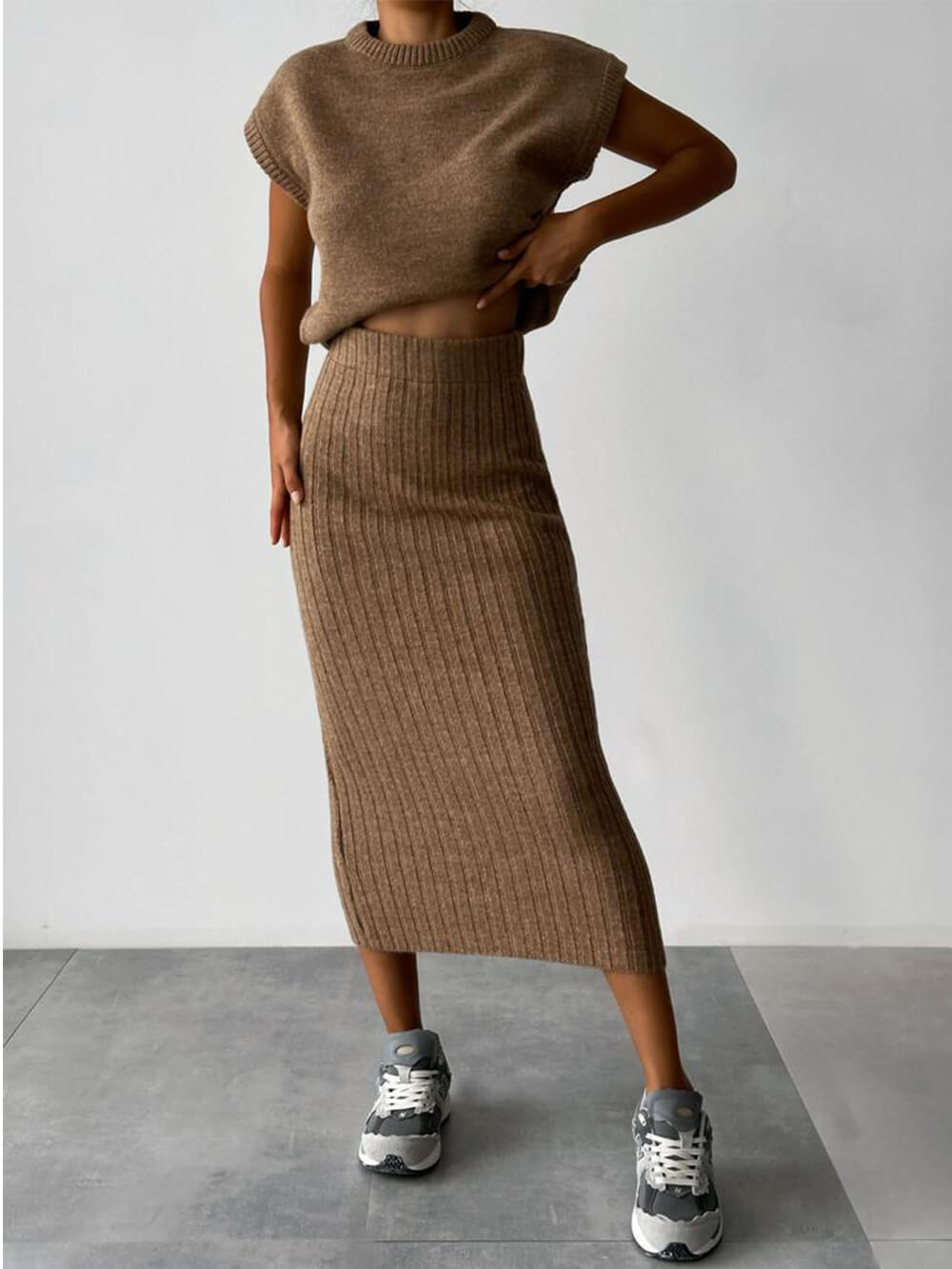 Costume tricoté simple et décontracté sans manches
