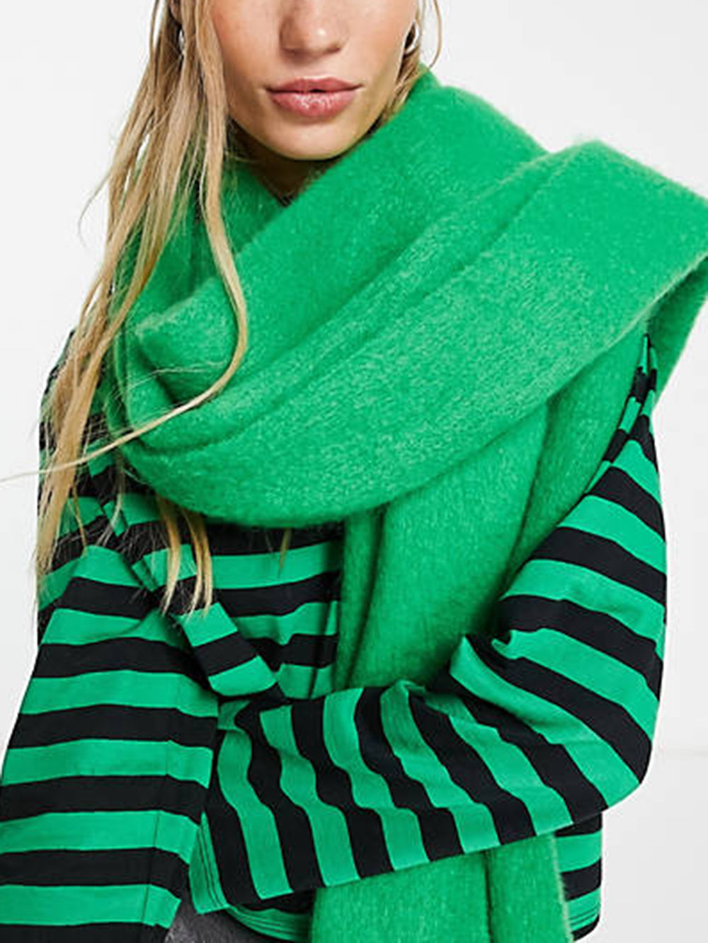 ソリッドカラーの厚い編み込みスカーフ