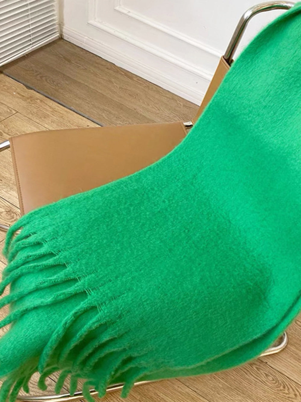 ソリッドカラーの厚い編み込みスカーフ