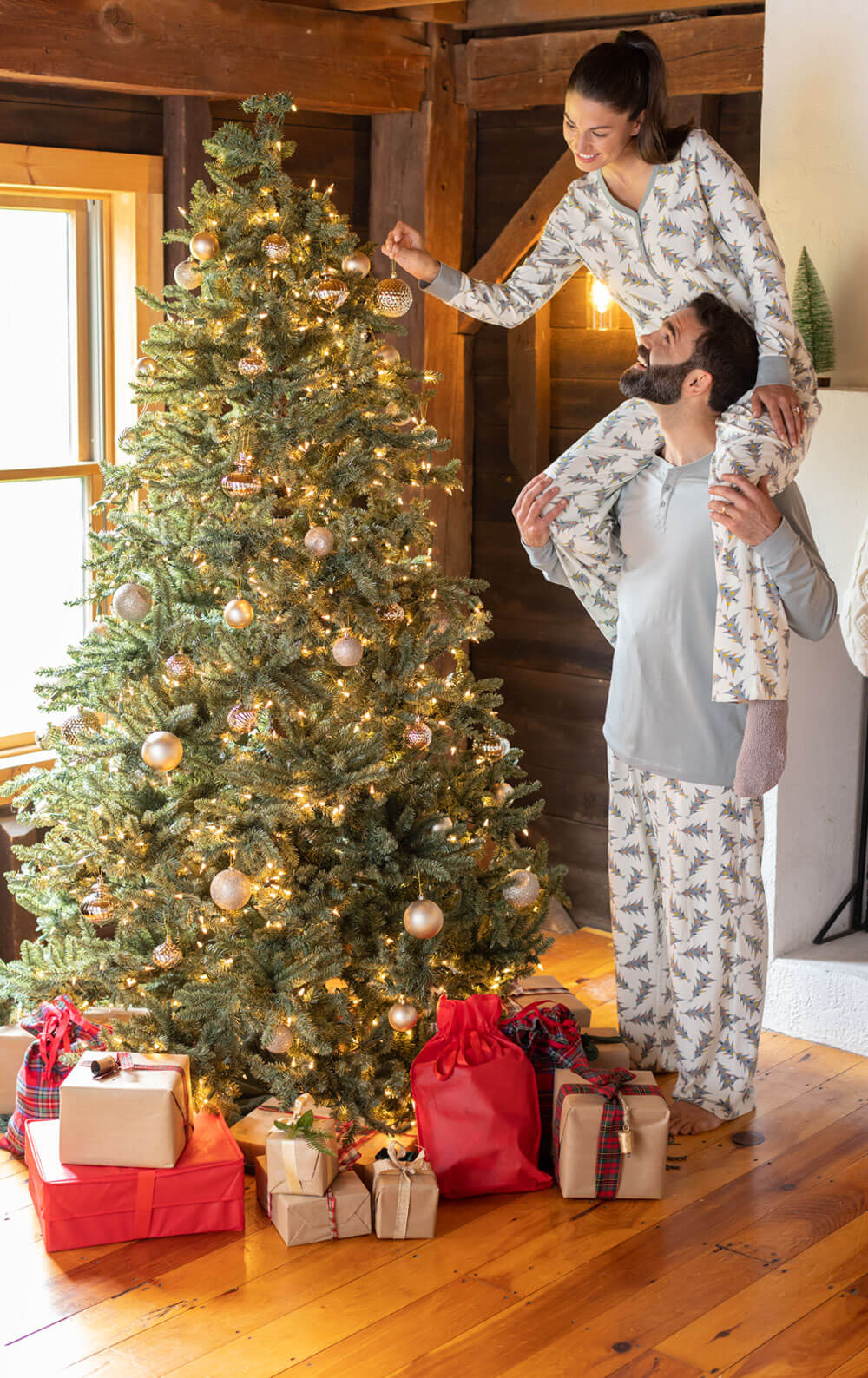Οικογενειακές πιτζάμες με εκτύπωση Χριστουγεννιάτικου Δέντρου