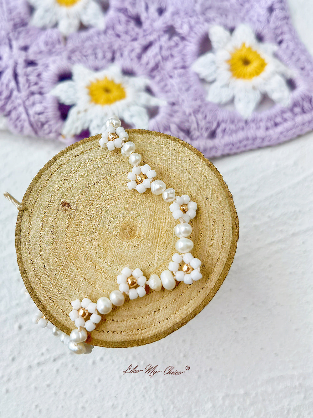 Verstellbares Perlenarmband mit Kordelzug, weißes Gänseblümchen