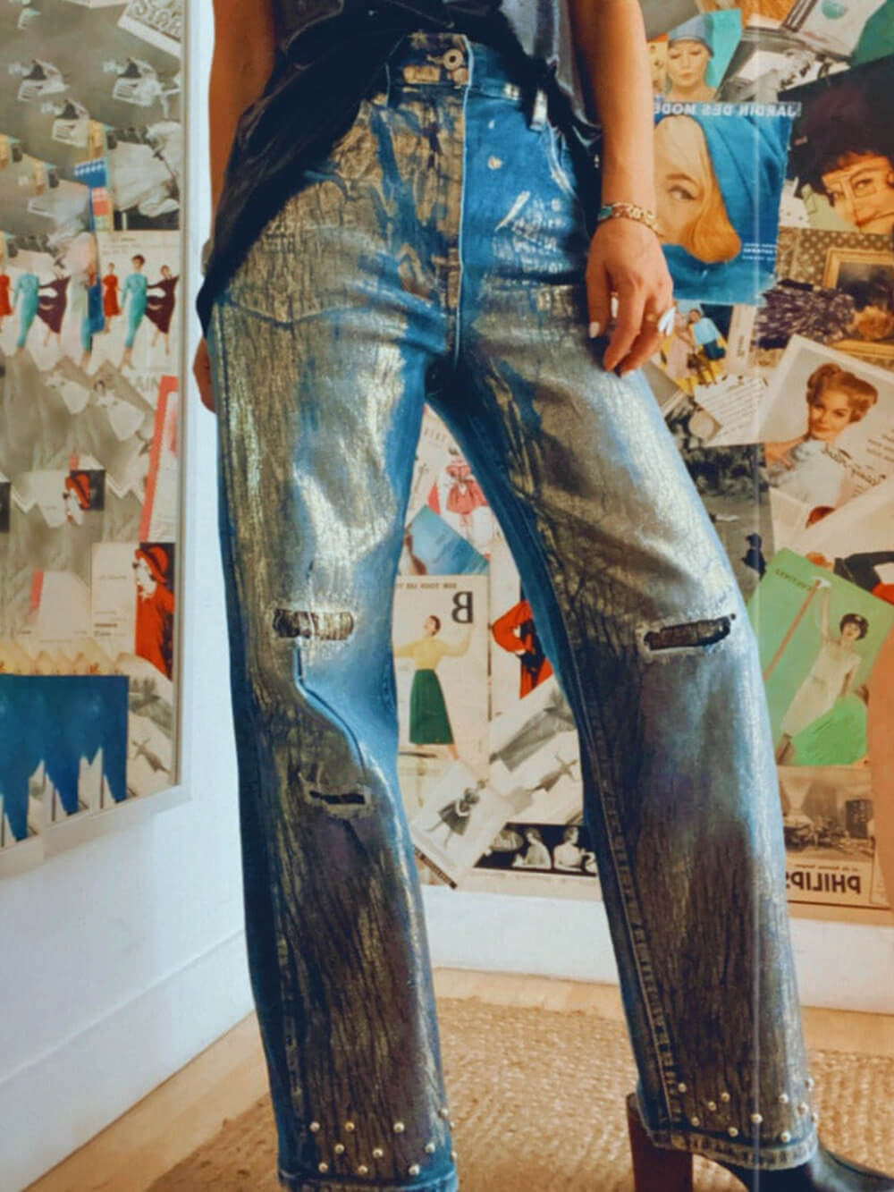 Funkelnde, perlenbesetzte Jeans mit weitem Bein