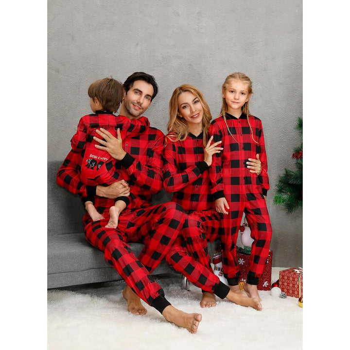 Bijpassende pyjamaset met schattige berenpatroon en geruite rompertjes voor de kerstfamilie