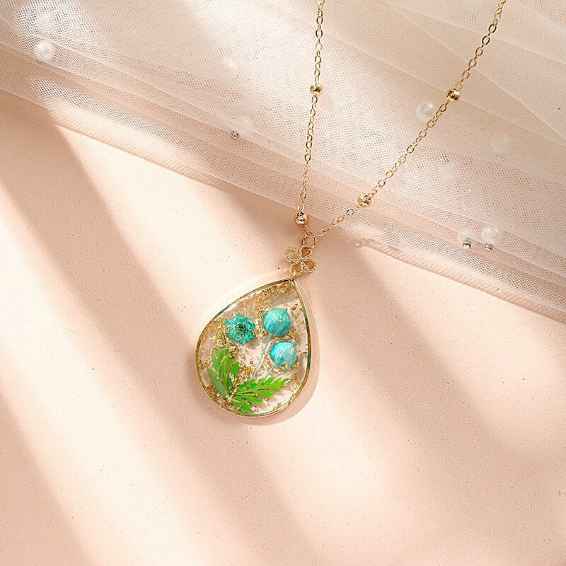 Acacia Seed Resin Dried Flower Necklace