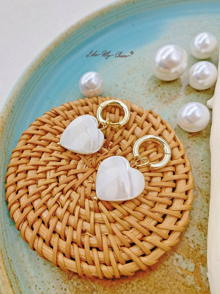 Pendientes vintage en forma de corazón con perlas de agua dulce y piedras preciosas: simples y elegantes