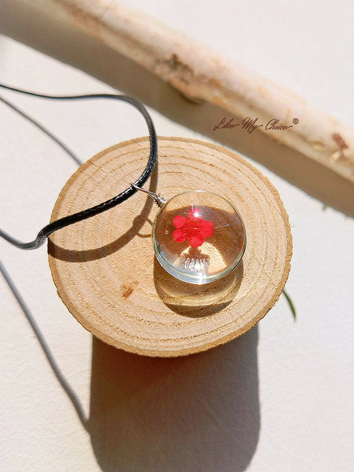 Collier à pendentif ovale pleine lune en fleurs de pêcher