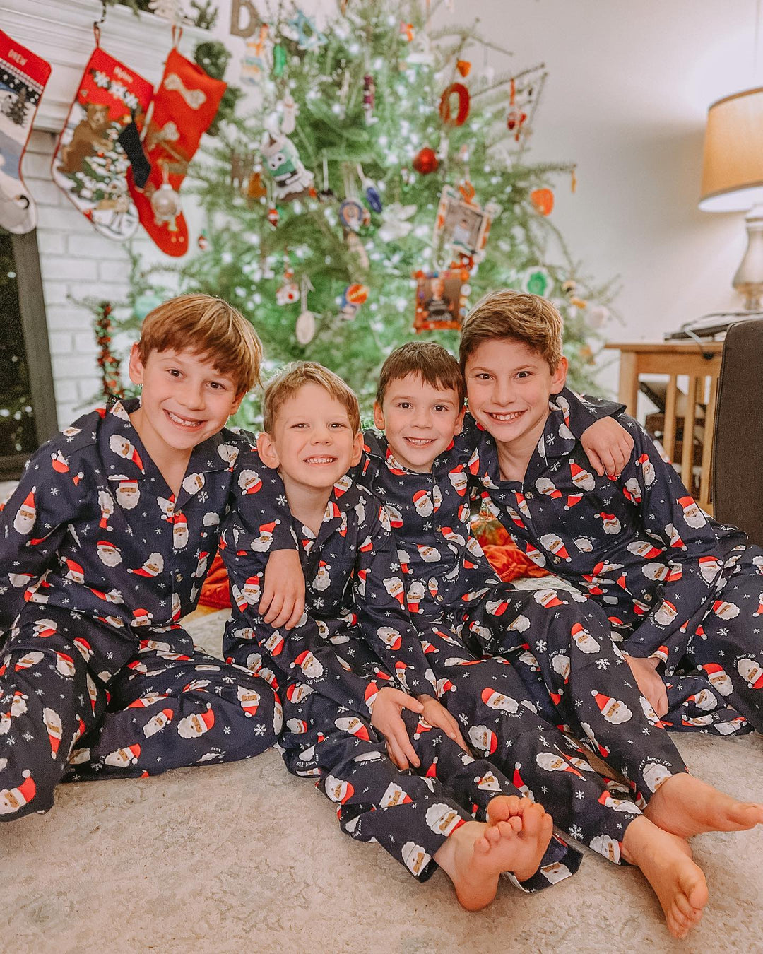 Joulupukin hupulliset Onesies -kokoiset pyjamat