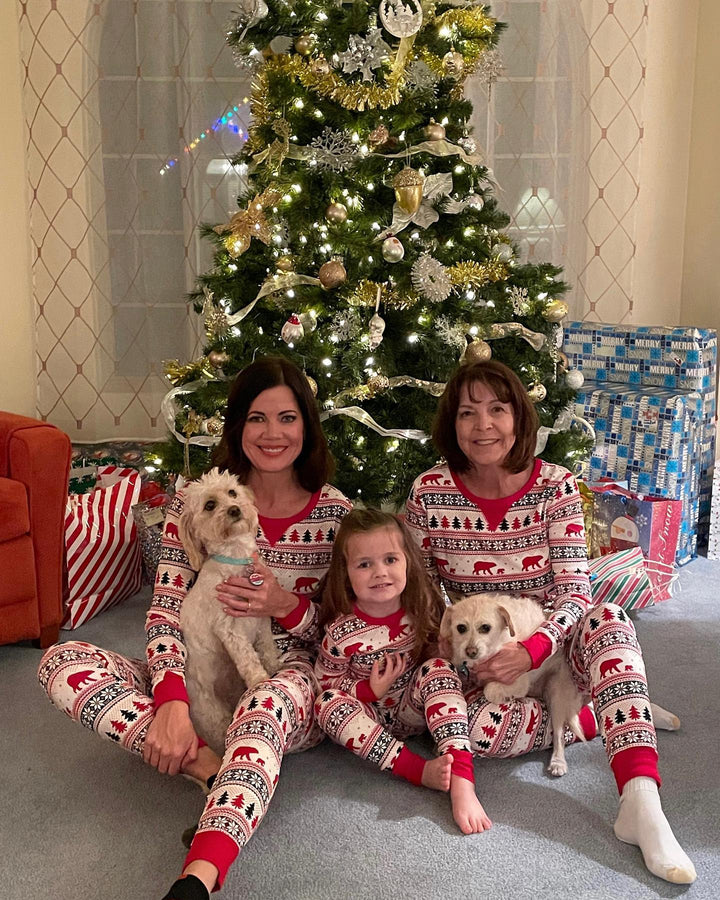 Søt juletre og bjørnemønster matchende pyjamassett