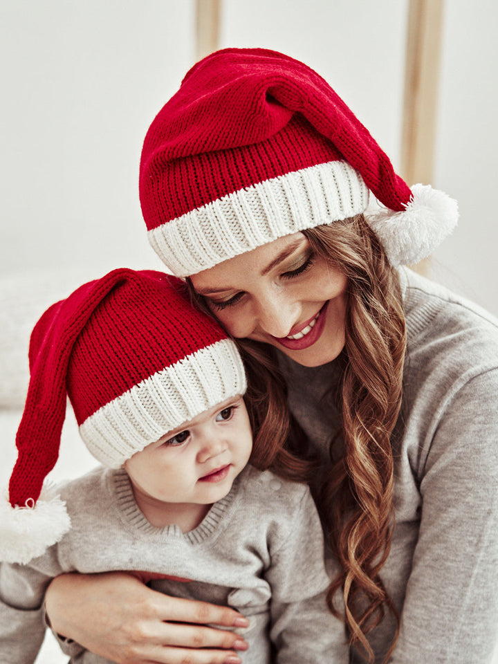 Świąteczna czapka z futrzaną kulką dla mamy i dziecka