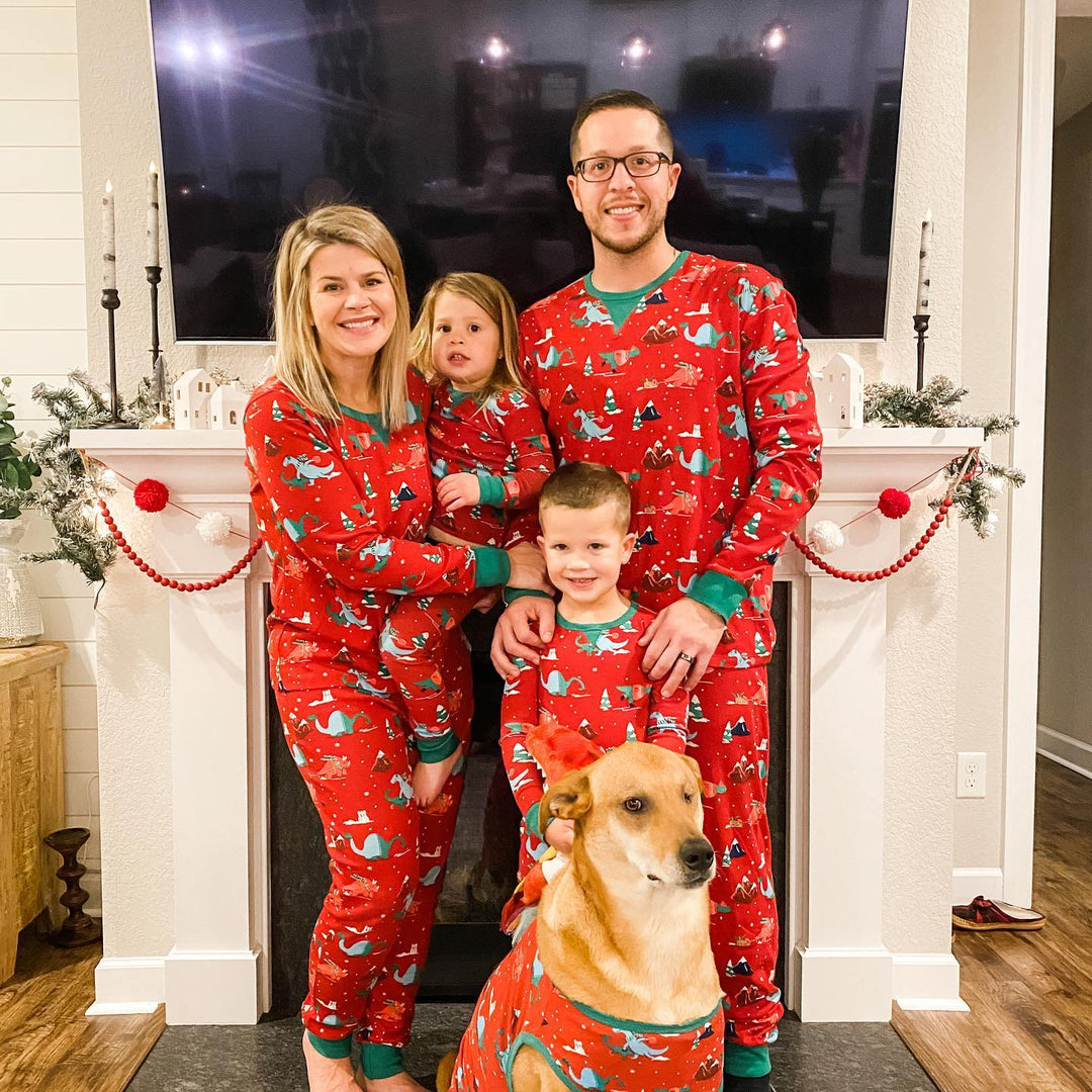 Punaiset söpöt dinosauruskuvioiset perheeseen sopivat pyjamasetit