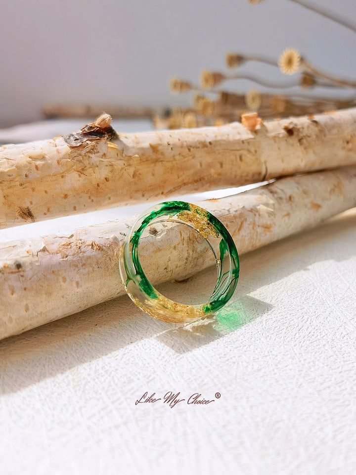 טבעת שרף צבעונית בעבודת יד של פרח מיובש זהב נייר כסף
