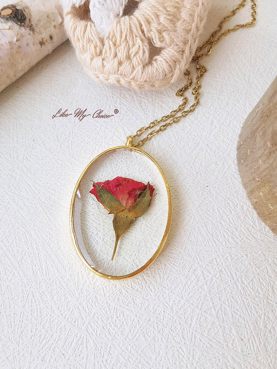 Red Rose Bud Dainty Handmade Gold Halskette
