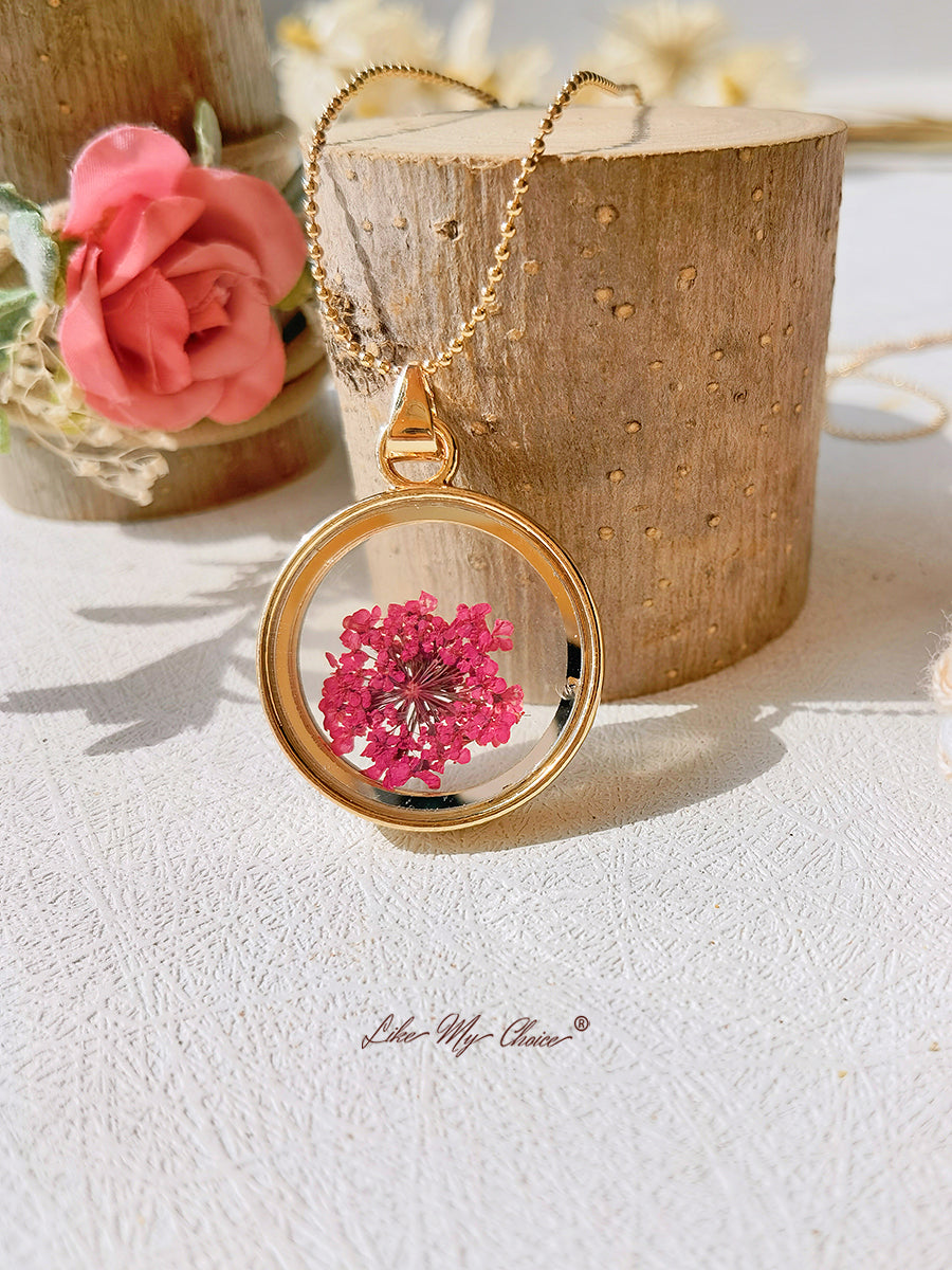 Queen Ann Lace Resin Gold Necklace