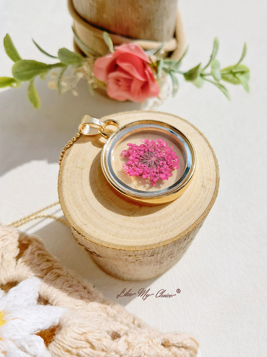 Queen Ann Lace Resin Gold Necklace
