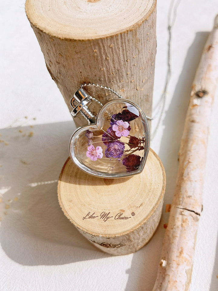 Flache lila-rote Blumen-Vergissmeinnicht-Kristallglas-Herz-Halskette