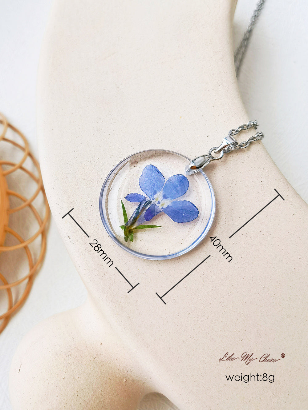 Collar romántico de resina de Lobelia con flor de nacimiento de febrero y primavera