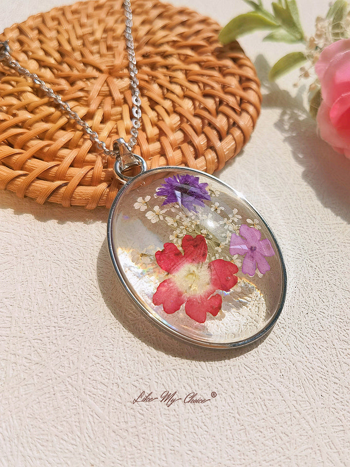 Resin Pendant Necklace With Exotic Bouquet Dried Flowers