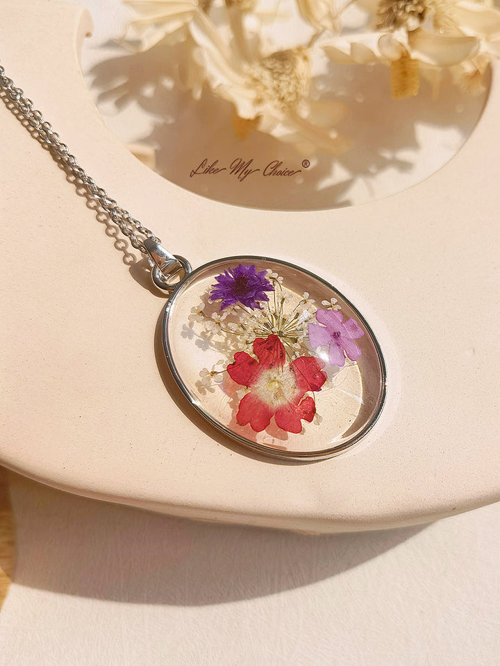 Resin Pendant Necklace With Exotic Bouquet Dried Flowers