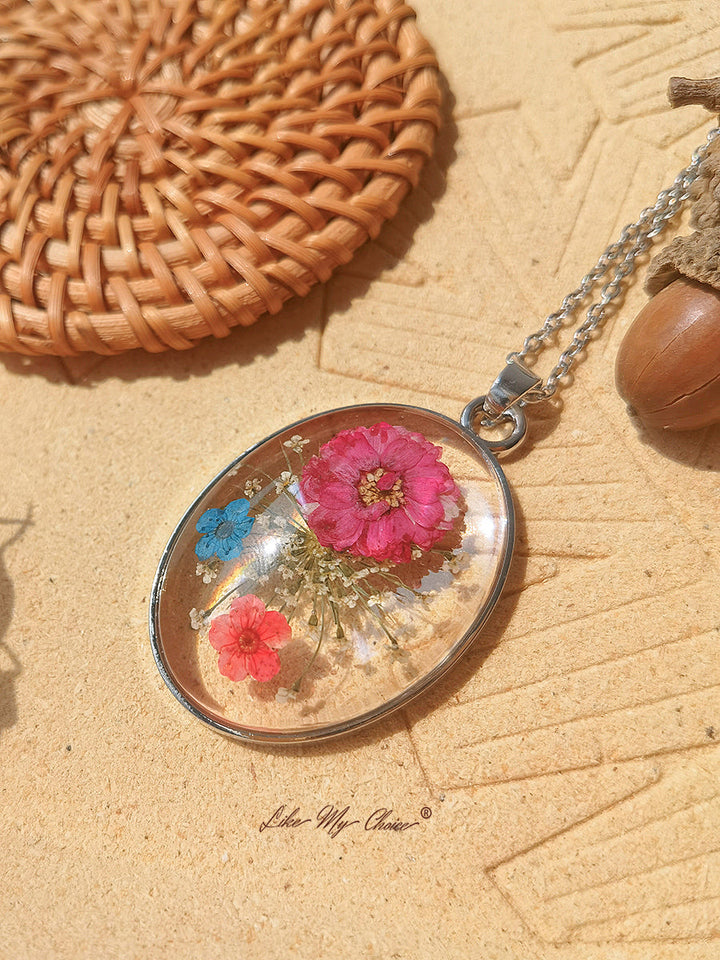 Resin Pendant Necklace With Forget-Me-Not Red Galsang Flower