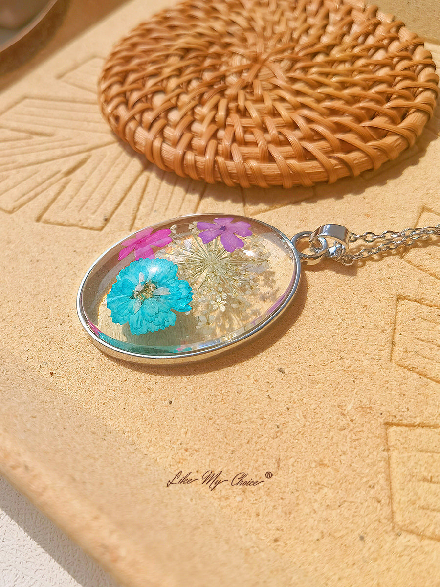 Resin Pendant Necklace With Larkspur Blue Galsang Flower