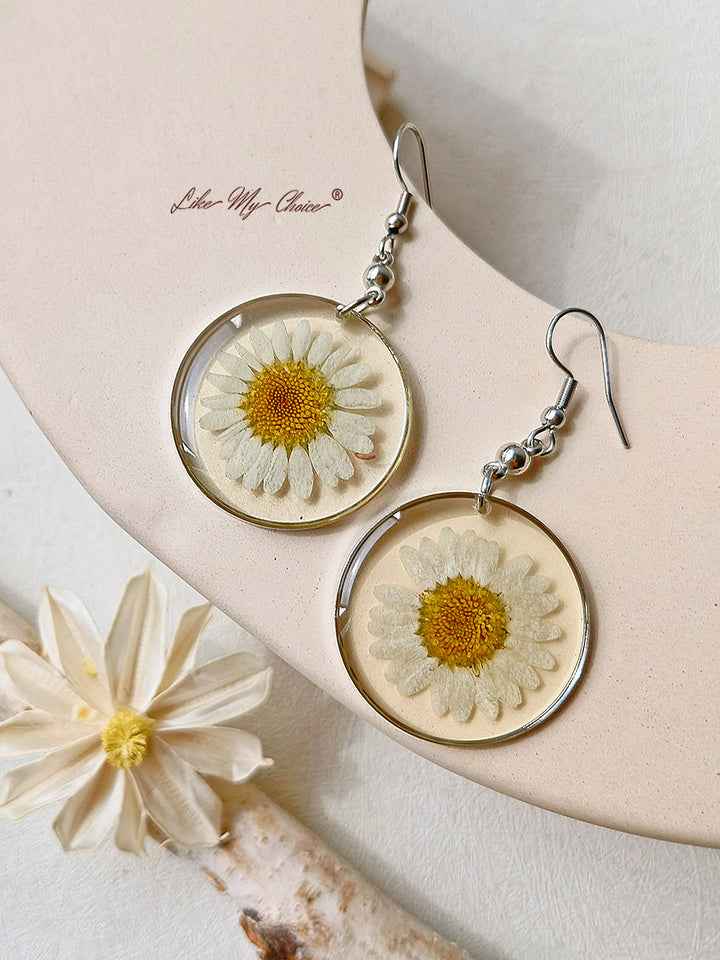 Resin Pendant Earring With Eternal Daisy Dried Flowers