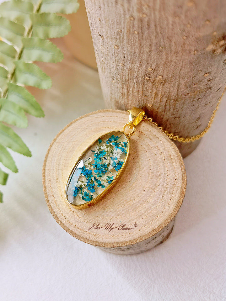 Mini Narcissus Golden Oval Pendant Natural Resin Halsband