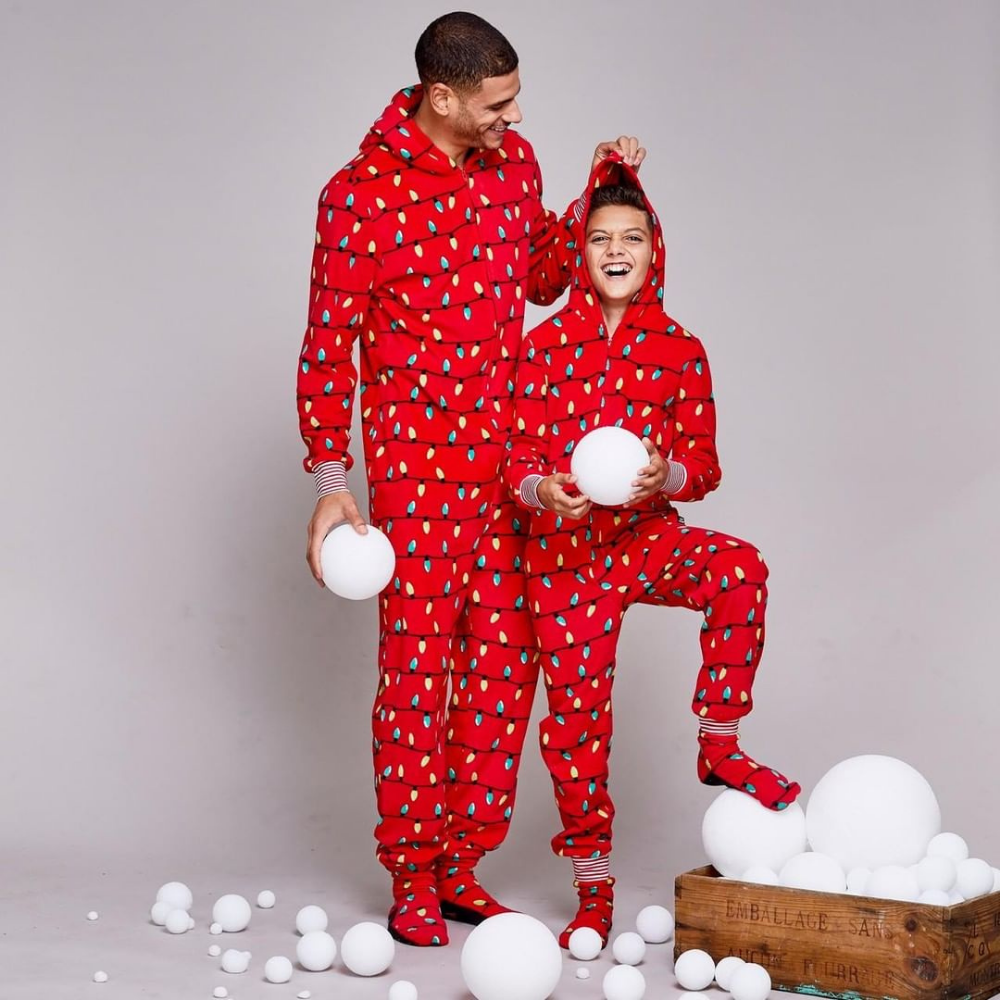 レッドクリスマス電球フード付きホームマッチングパジャマセット