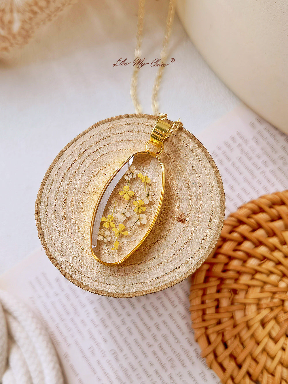 Mini tulpan Golden Oval hänge naturligt harts halsband