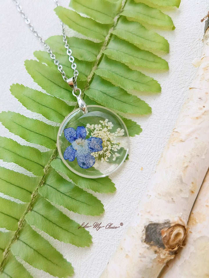 Colar circular com pingente botânico de flor de malva de renda Queen Anne