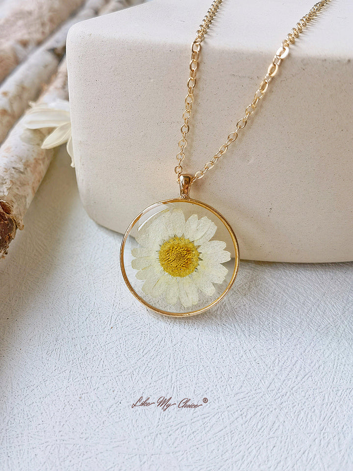 Přírodní náhrdelník z mačkaných květin Daisy