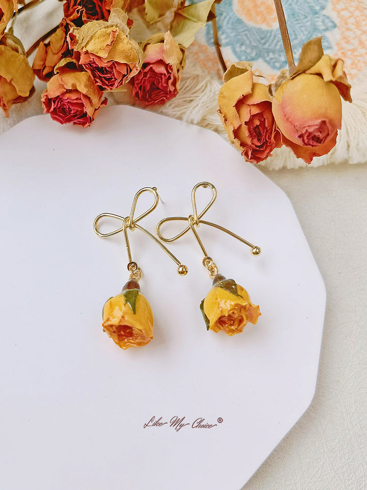 Rose Bow örhängen med torkade blommor