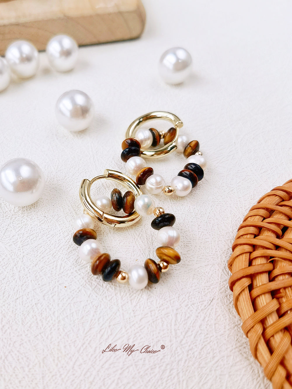 Duże okrągłe kolczyki z prawdziwymi perłami w stylu vintage