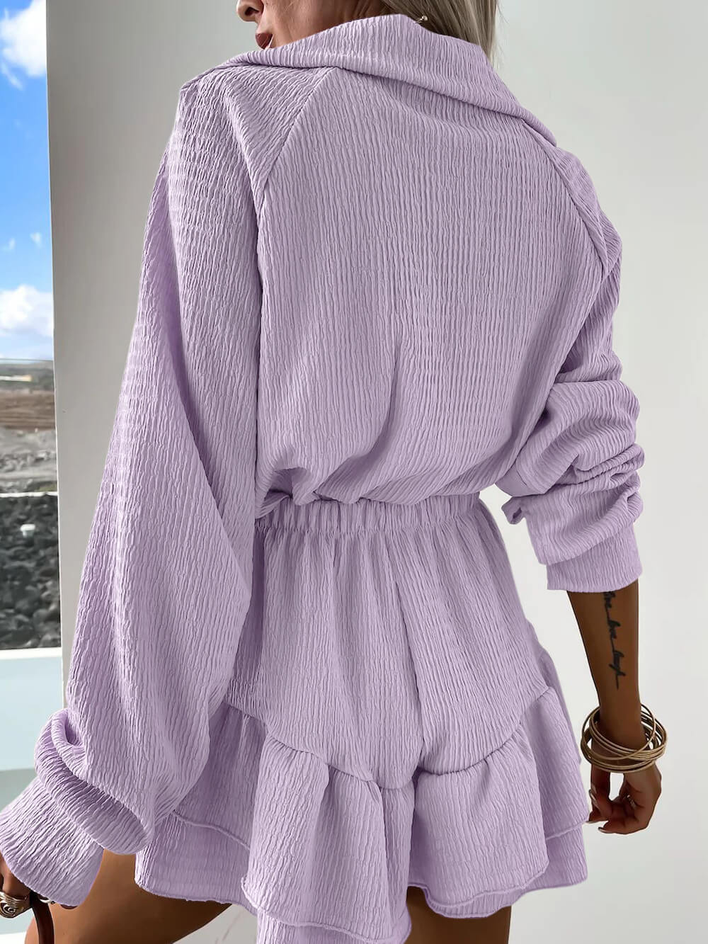 Γυναικείο πουκάμισο με λαιμόκοψη σε σχήμα V και σετ δύο τεμαχίων με φούστα